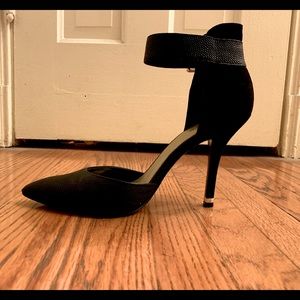GUESS pumps